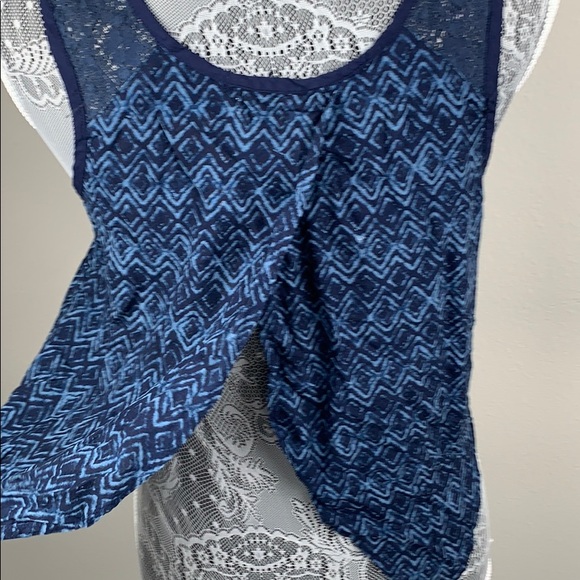 Zoe & Rose Band of Gypsies -  crochet-trimmed open back tribal design tank - Picture 4 of 9